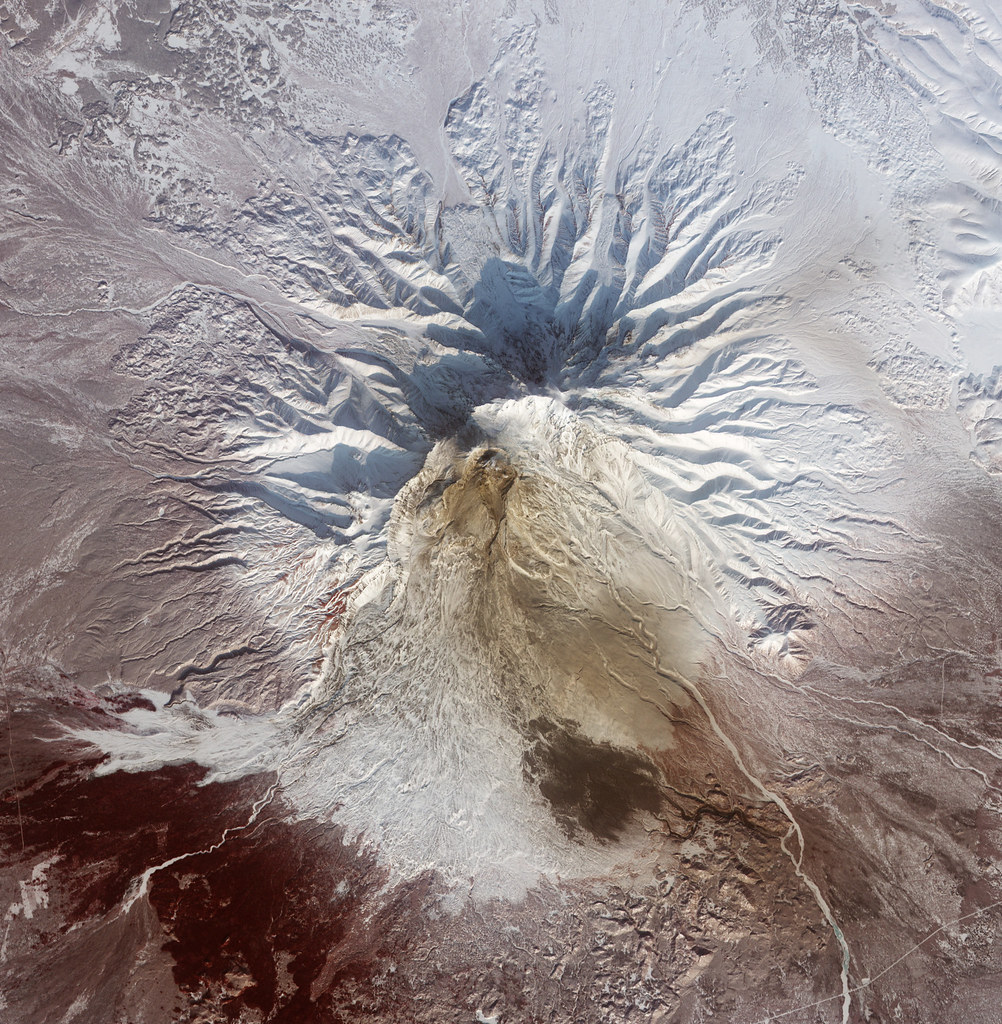 NASA satellite volcano reveals stunning lava flow